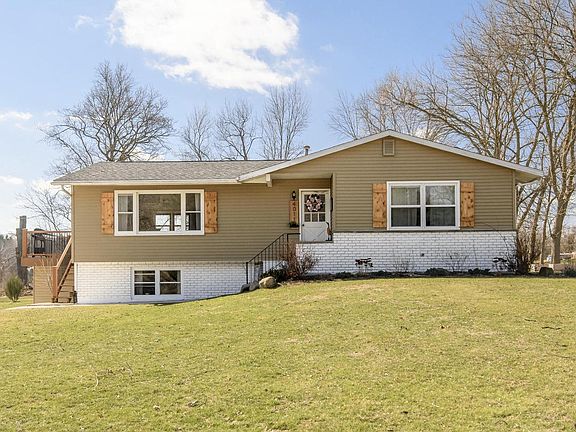 3rd image of W4011 Hickory ROAD