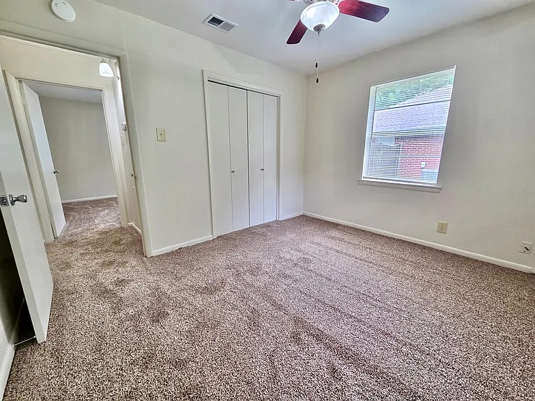 204 E Tuttle Rd — Photo 9