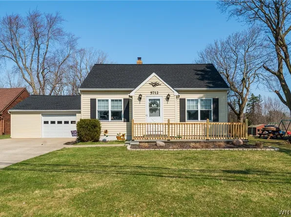 5712 Broadway St, Lancaster, NY 14086