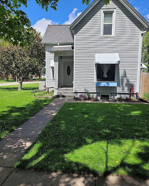 1st image of 702 7th St