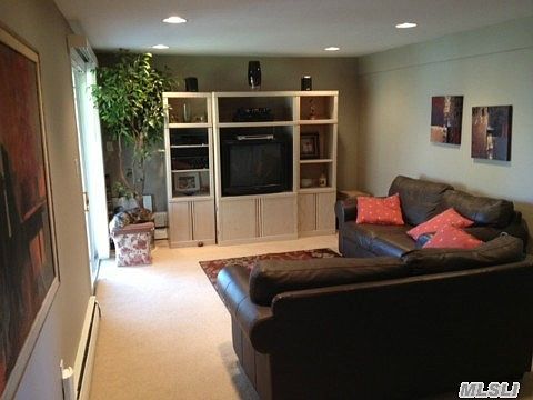 4th image of 52 Beaumont Dr