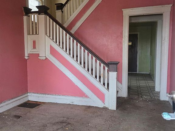 3rd image of 5852 Rohns St