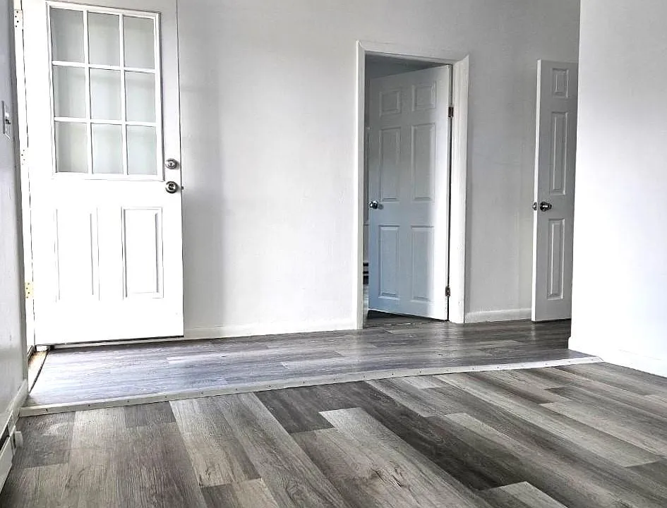 Living Room/Entry