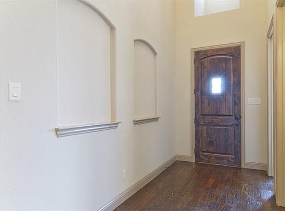 4th image of 407 Heritage Ln