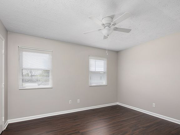 4th image of 127 Bradford Dr #127