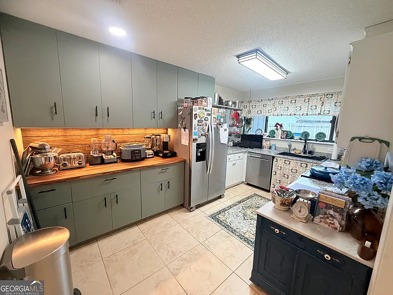 130 Woodvalley Dr — Photo 11