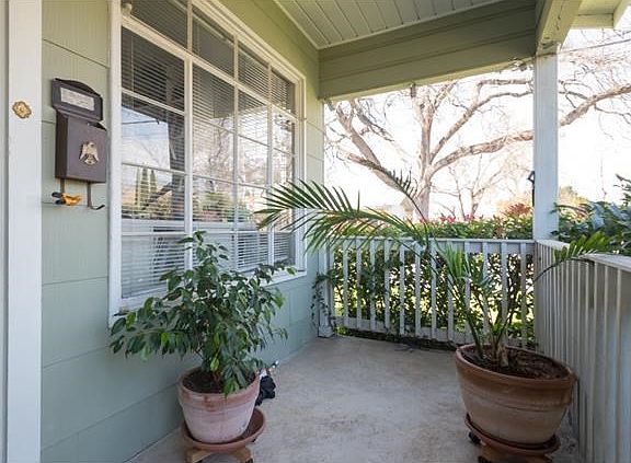 Covered front porch. Classic!