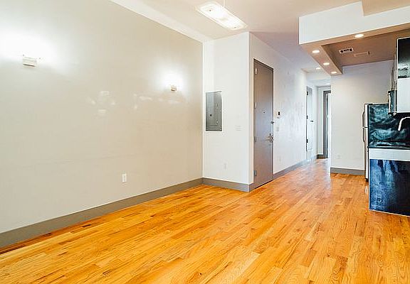 5th image of 218 Stanhope St APT 3