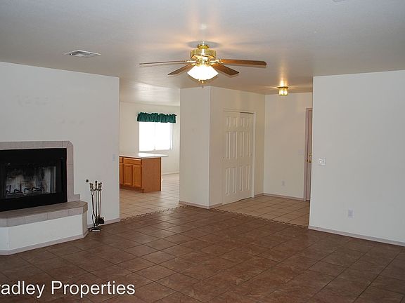 3rd image of 5157 S Sioux Ave