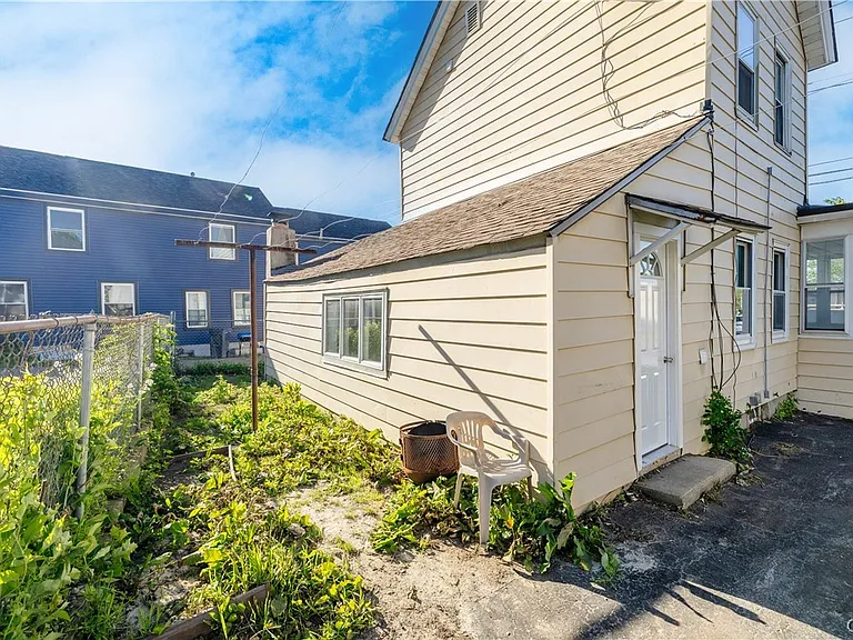 1409 Erie St — Photo 24