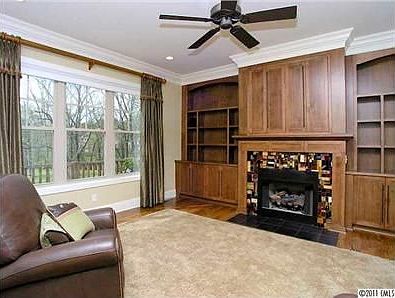 4th image of 5316 Macandrew Dr