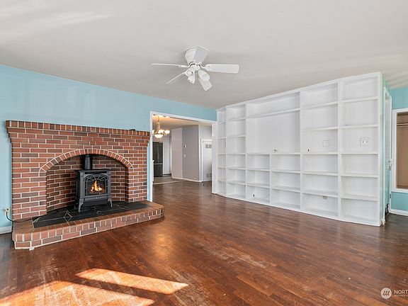 3rd image of 105 E Pioneer Street