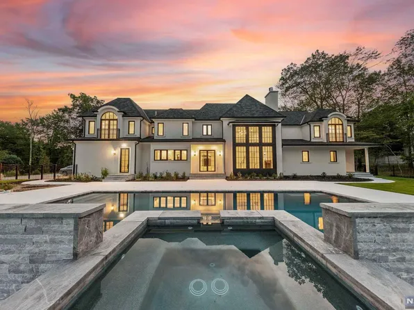 22 Burning Hollow Rd, Saddle River, NJ 07458