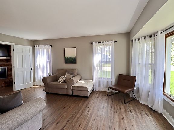 2nd image of 385 Basswood Ct
