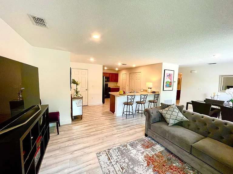 1348 SE Bayharbor St — Photo 11