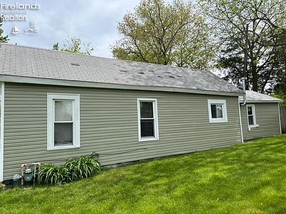 3rd image of 3515 Dill Ave
