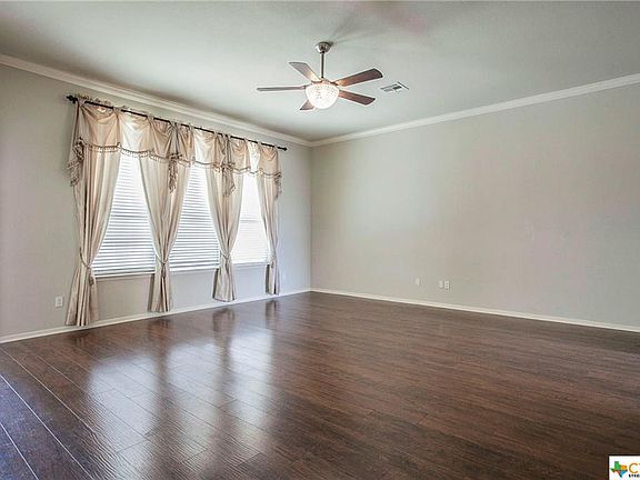 3rd image of 415 Dandridge Dr
