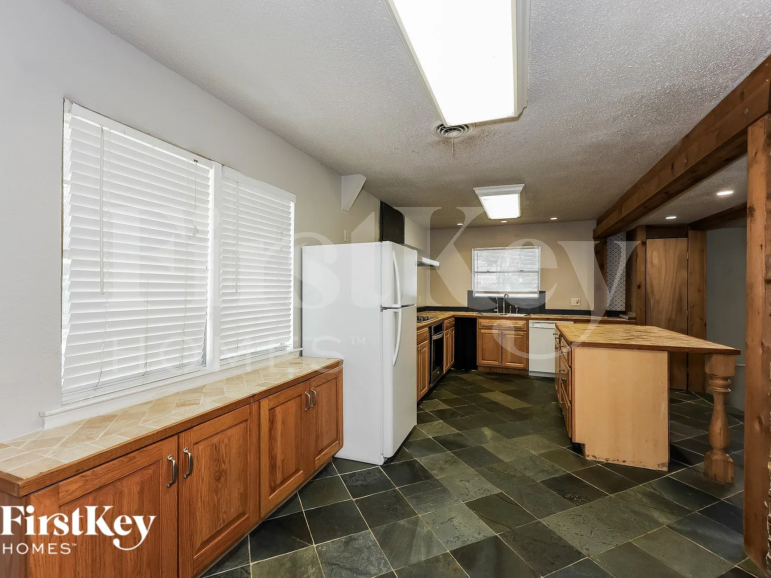 3 bed, 2.0 bath, 1822 sqft, $2,140 — Photo 4