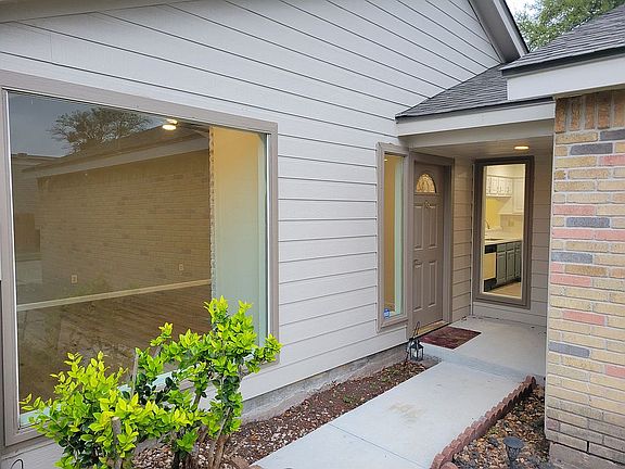5th image of 2806 Waypark Dr