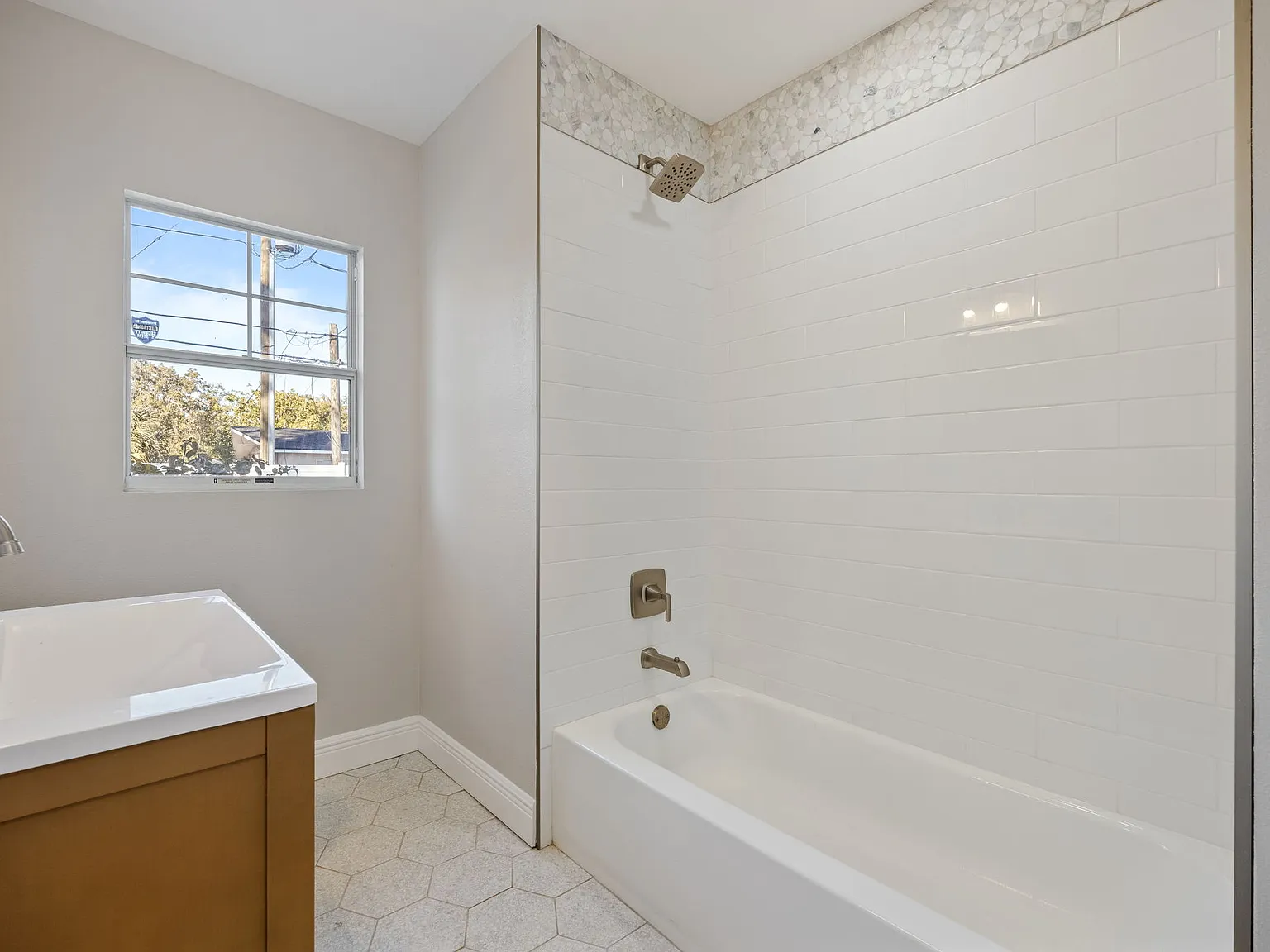 3 bed, 1330 sqft, $2,995 — Photo 3
