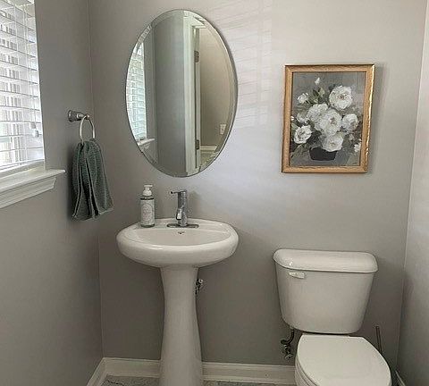 4th image of 124 Chapel Lake S