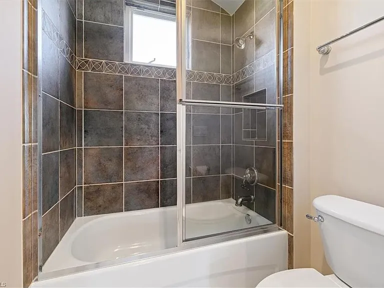 9094 Sahalee Ct — Photo 36