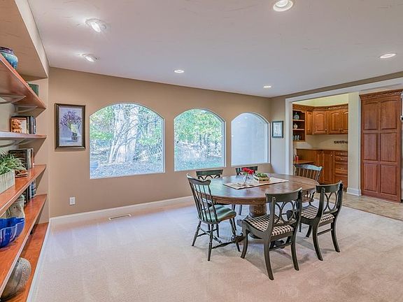 5th image of 1481 W Prospect St