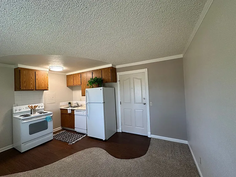 Boutique Apartments in Boulevard Park, Includes Gated, Covered Parking! — Photo 12