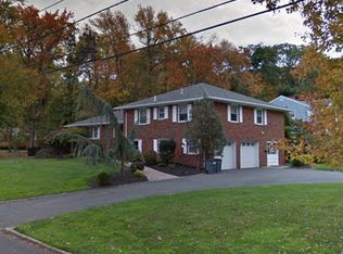 2 Maple Dr, North Caldwell, NJ 07006