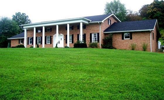 1st image of 938 Cherry Tree Dr