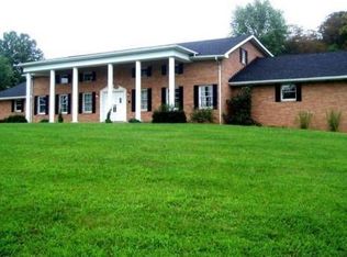 938 Cherry Tree Dr, Belpre, OH 45714