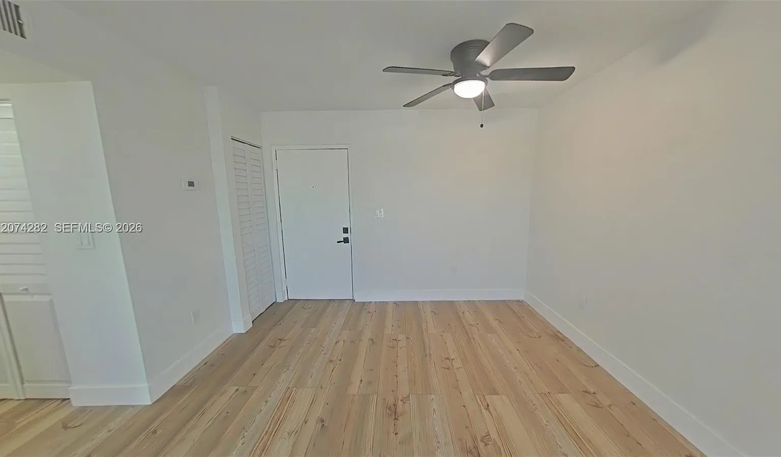 Versailles Gardens I Condo — Photo 3