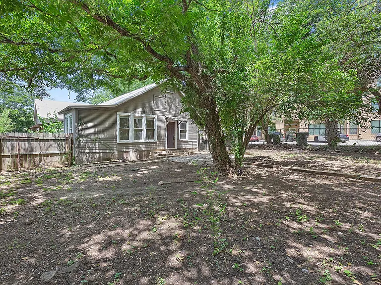 333 W Hutchison St — Photo 15