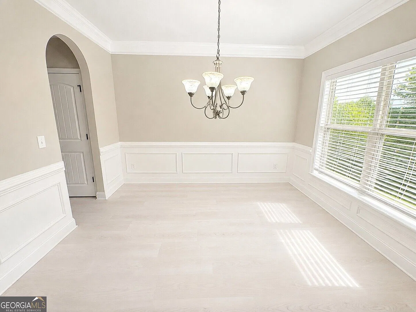 5 bed, 4.0 bath, 2800 sqft, $2,900 — Photo 4