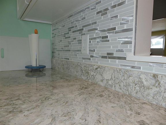 3rd image of 5822 Aberdeen Dr