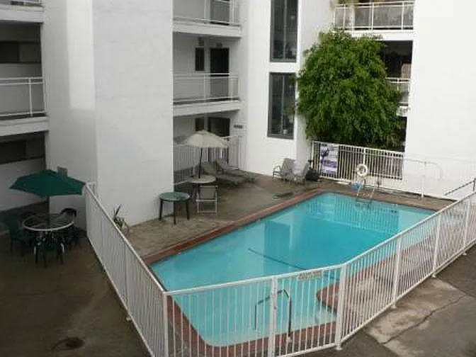 Rossmore Apartments