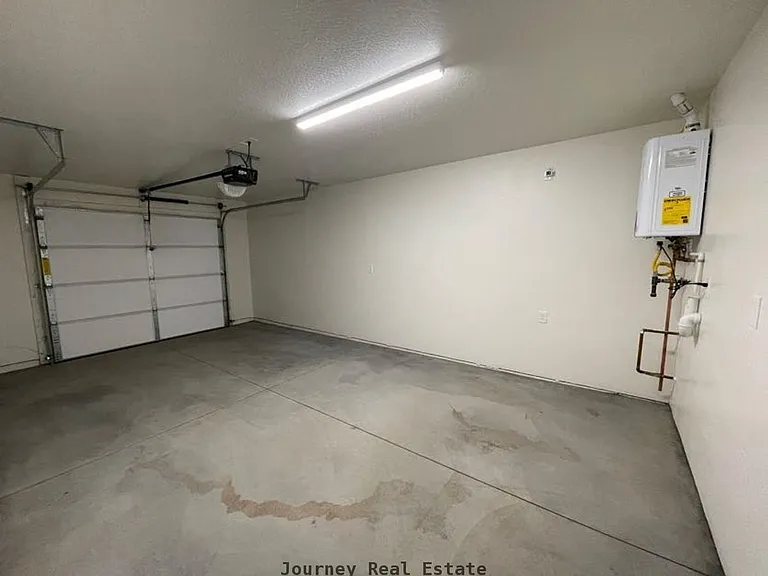 3241 N Constance Dr — Photo 2