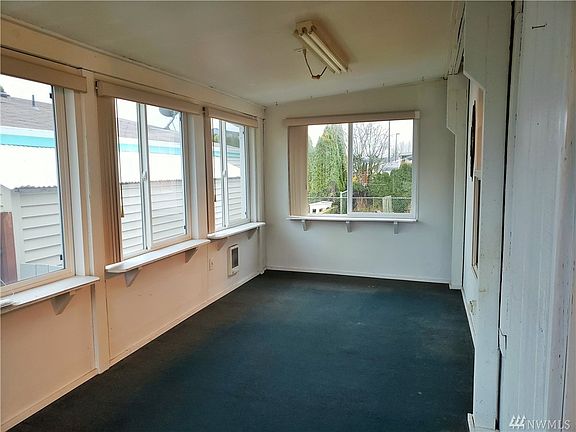 Covered Patio/ Sun Porch