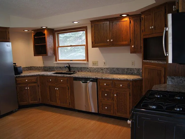 218 E Smith Rd — Photo 9