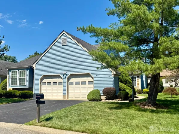 14 Dorchester Dr, Monroe Township, NJ 08831