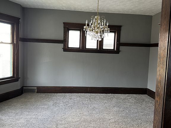 3rd image of 525 E 112th St