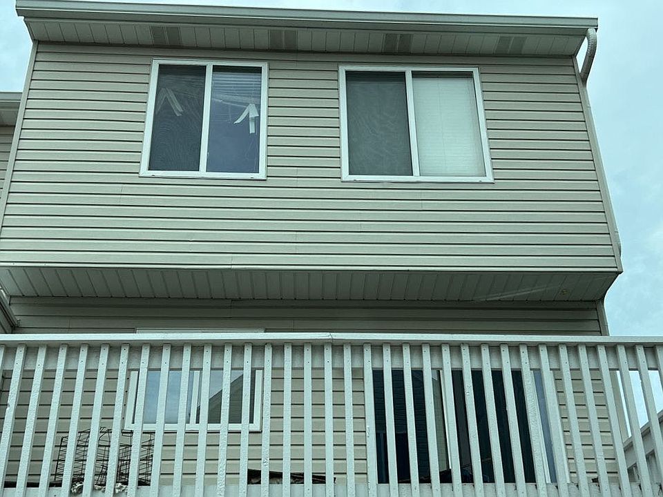 1st image of 411 E Victoria Cir