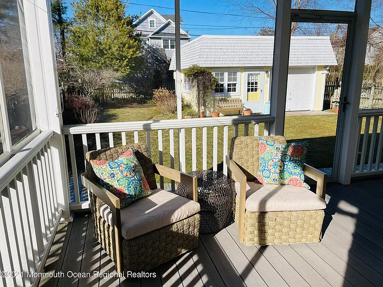 506 Monmouth Ave — Photo 17