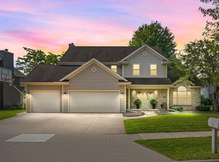 2701 E Dietzen Dr, Appleton, WI 54915