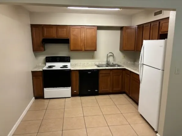 200 Sunrise Dr APT 02, Belleville, IL 62220