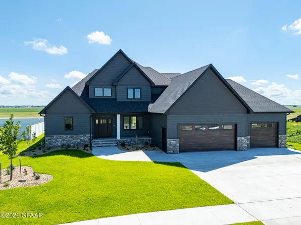 6461 Riggs Rd, Grand Forks, ND 58201