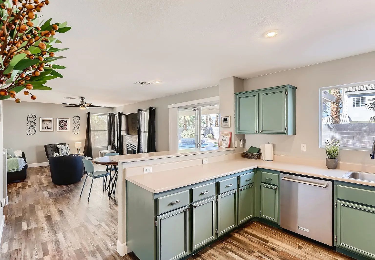 2 bed, 1.5 bath, 1910 sqft, $900 — Photo 4