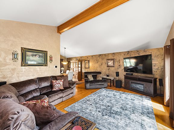 4th image of 14858 Glen Crest Ln