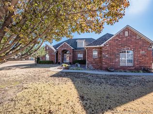 1102 SW 22nd St, Wagoner, OK 74467