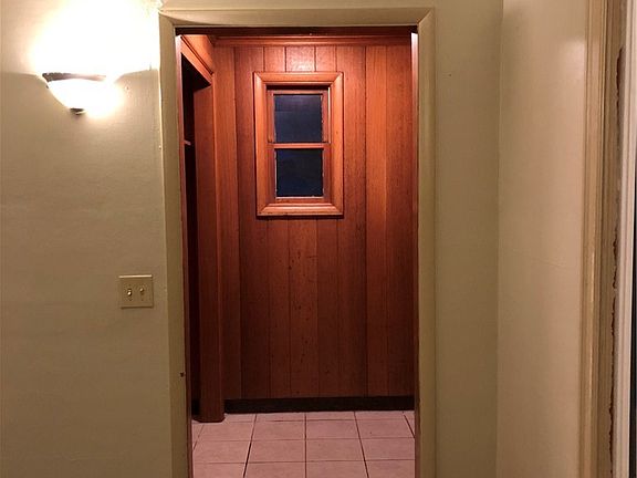 3rd image of 117 N Almira Ave